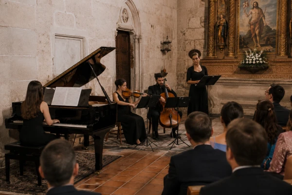 Formaciones musicales. Cuarteto con piano y soprano. eGalo